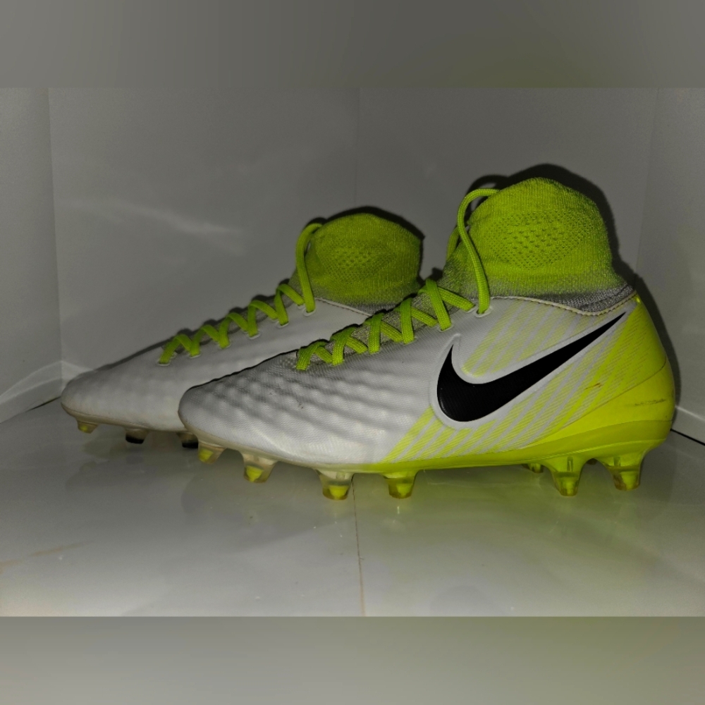 Nike Magista Obra II FG Soccer Cleats  844410-109 Youth 4.5Y - Women's 6